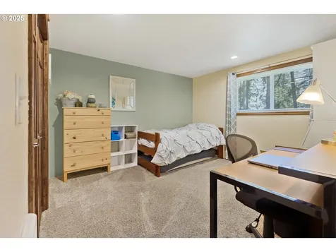311 S 68th Place Springfield OR 97478