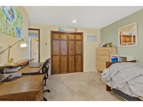 311 S 68th Place Springfield OR 97478