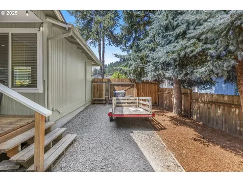 311 S 68th Place Springfield OR 97478