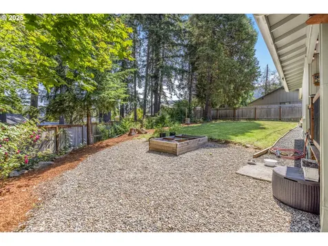 311 S 68th Place Springfield OR 97478