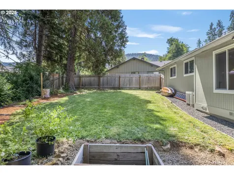 311 S 68th Place Springfield OR 97478
