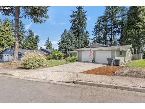 311 S 68th Place Springfield OR 97478