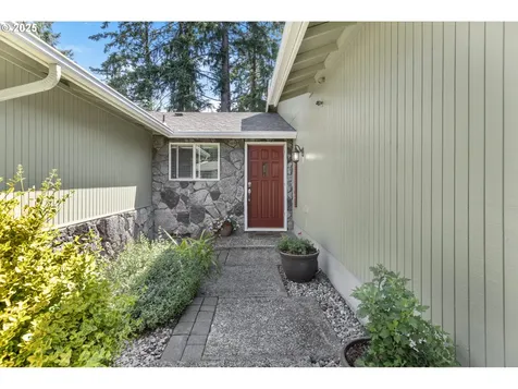 311 S 68th Place Springfield OR 97478