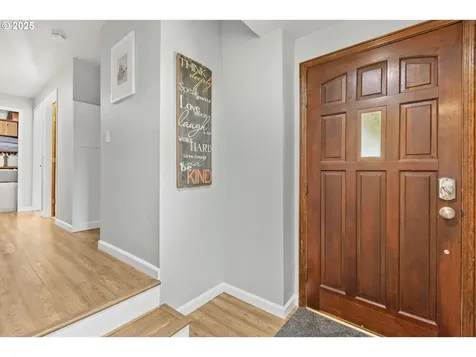 311 S 68th Place Springfield OR 97478