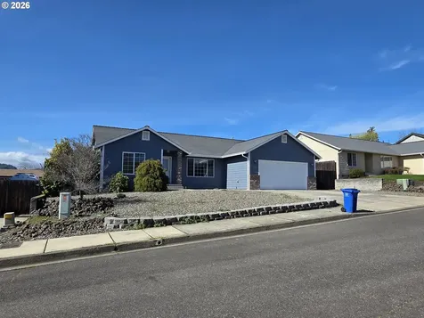182 Woodduck Street Winston OR 97496