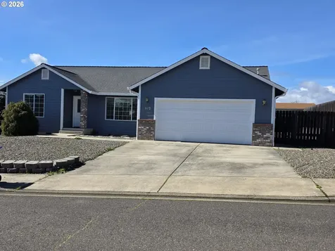 182 Woodduck Street Winston OR 97496