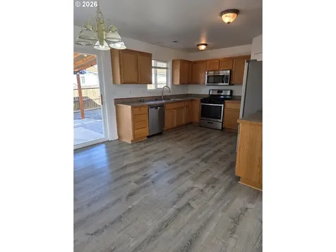 182 Woodduck Street Winston OR 97496