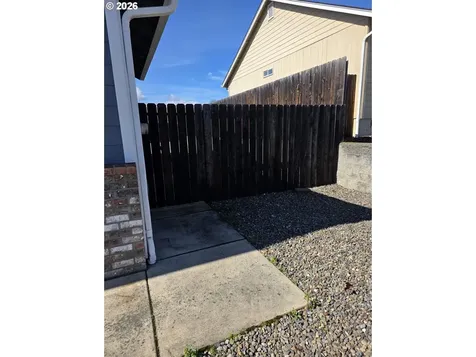 182 Woodduck Street Winston OR 97496