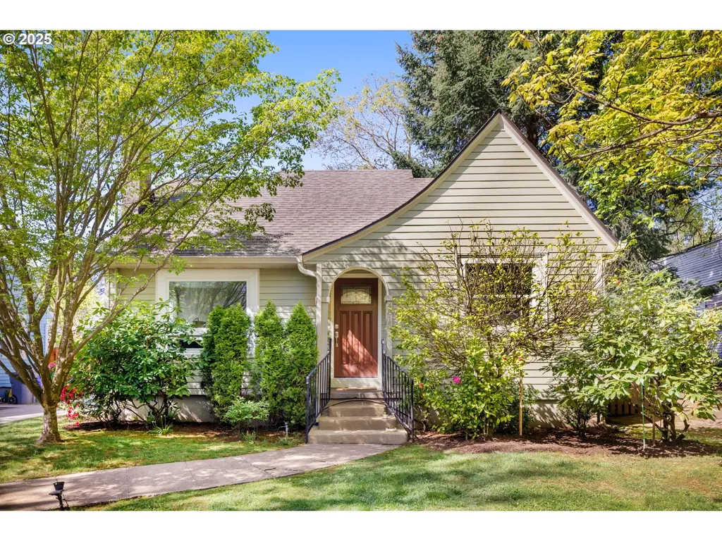 4815 NE Couch Street Portland OR 97213