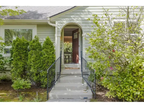 4815 NE Couch Street Portland OR 97213