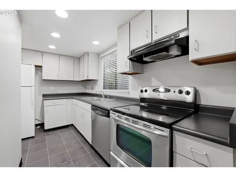 285 Cervantes Lake Oswego OR 97035