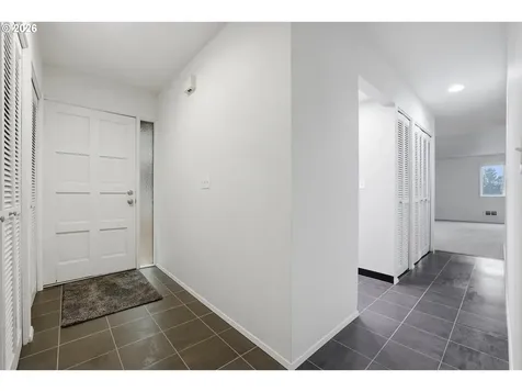 285 Cervantes Lake Oswego OR 97035