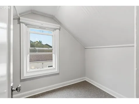 5851 NE 16th Avenue Portland OR 97211