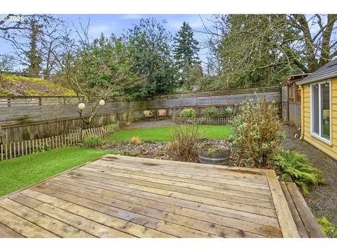 5851 NE 16th Avenue Portland OR 97211