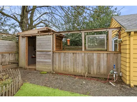 5851 NE 16th Avenue Portland OR 97211