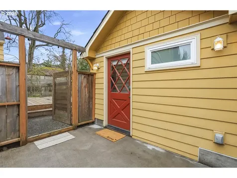 5851 NE 16th Avenue Portland OR 97211