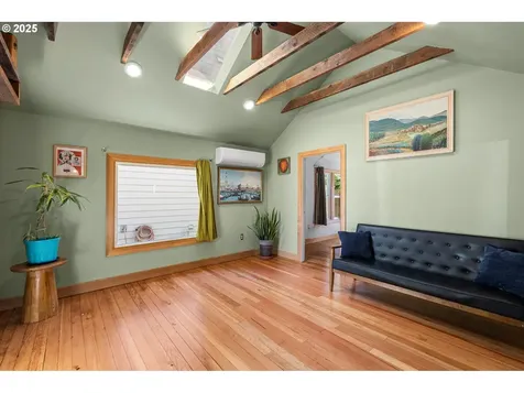 8607 N Curtis Avenue Portland OR 97217