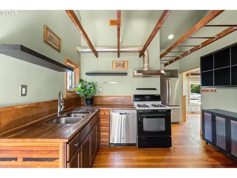 8607 N Curtis Avenue Portland OR 97217