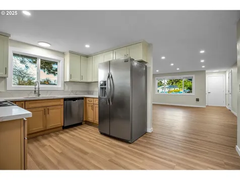 2386 NE Thomas Street Hillsboro OR 97124