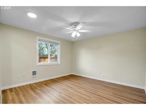 2386 NE Thomas Street Hillsboro OR 97124