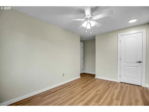 2386 NE Thomas Street Hillsboro OR 97124