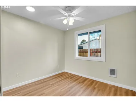 2386 NE Thomas Street Hillsboro OR 97124