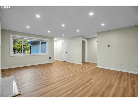 2386 NE Thomas Street Hillsboro OR 97124