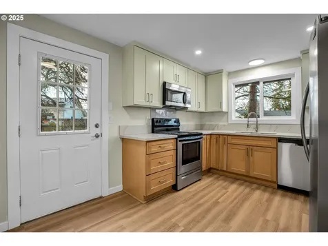 2386 NE Thomas Street Hillsboro OR 97124