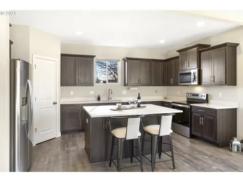 4236 E Willakenzie Street Newberg OR 97132