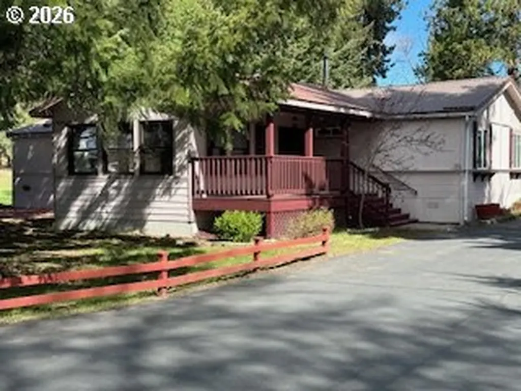 105 W Main Street Glenwood WA 98619
