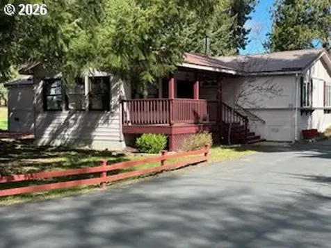105 W Main Street Glenwood WA 98619