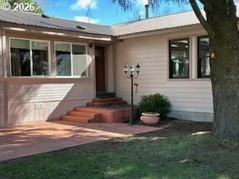 105 W Main Street Glenwood WA 98619