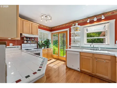 7318 SE Harrison Court Portland OR 97215