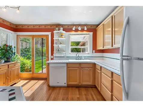 7318 SE Harrison Court Portland OR 97215