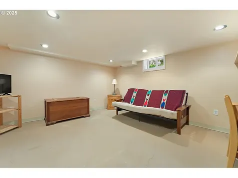 7318 SE Harrison Court Portland OR 97215