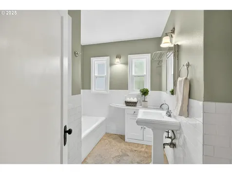 7754 SE 18th Avenue Portland OR 97202