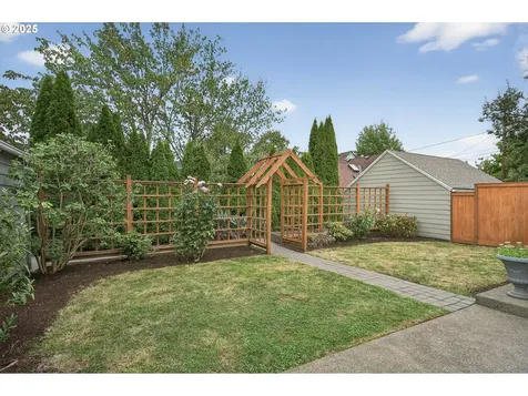 7754 SE 18th Avenue Portland OR 97202