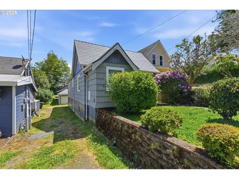 846 S 11th Street Coos Bay OR 97420