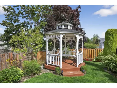 357 SW 30th Court Troutdale OR 97060