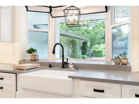 475 Iron Mountain Boulevard Lake Oswego OR 97034