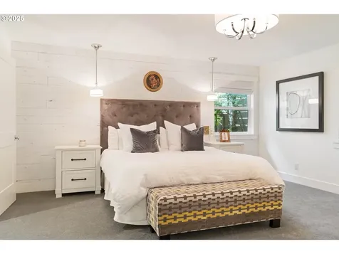 475 Iron Mountain Boulevard Lake Oswego OR 97034