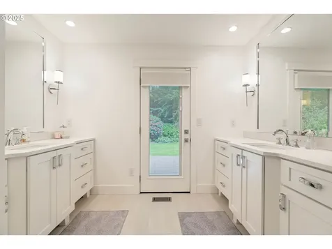 475 Iron Mountain Boulevard Lake Oswego OR 97034