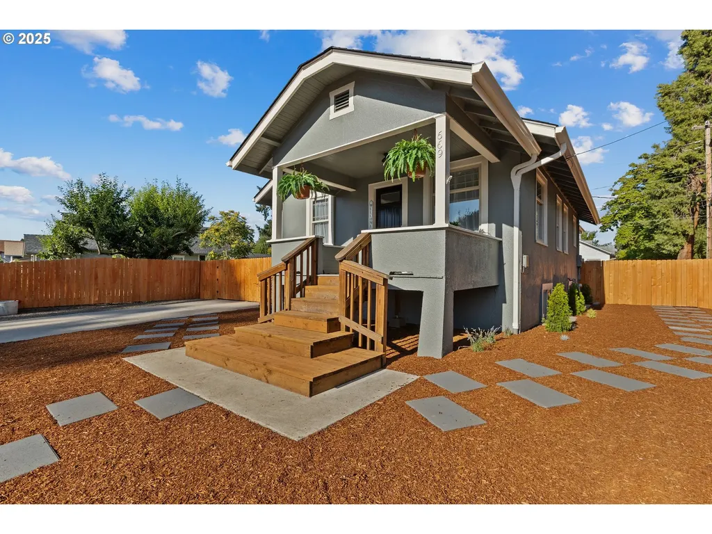 669 W Ballf Street Roseburg OR 97471