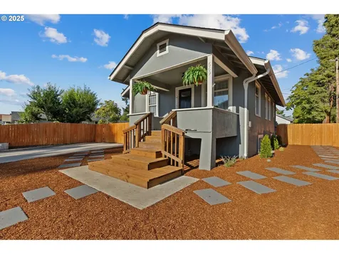 669 W Ballf Street Roseburg OR 97471