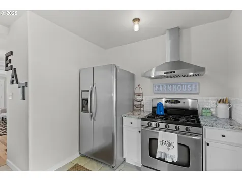 669 W Ballf Street Roseburg OR 97471