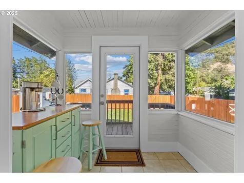 669 W Ballf Street Roseburg OR 97471