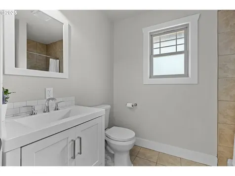 669 W Ballf Street Roseburg OR 97471