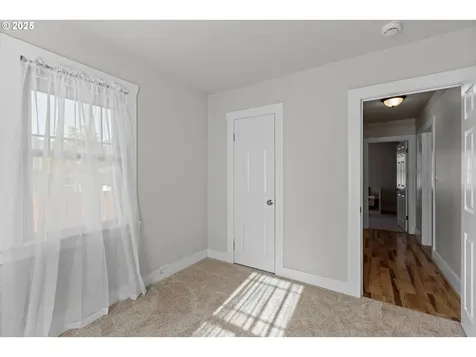 669 W Ballf Street Roseburg OR 97471