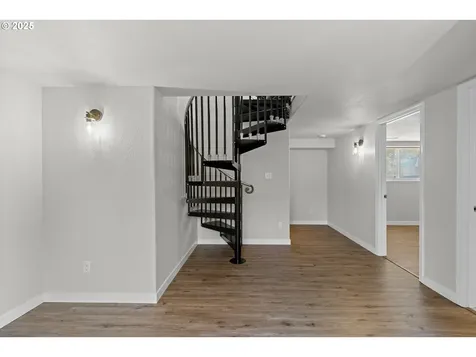 669 W Ballf Street Roseburg OR 97471
