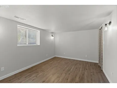 669 W Ballf Street Roseburg OR 97471